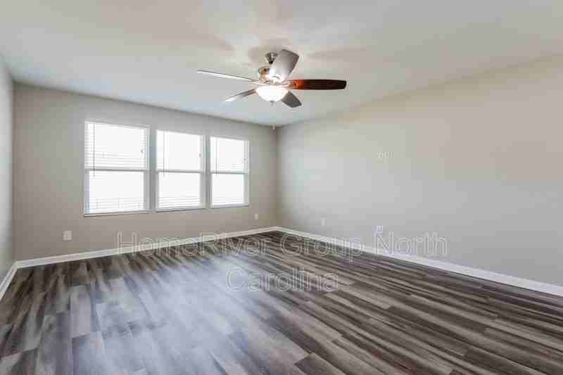320 Joe Gibson Dr - Photo 2 of 17