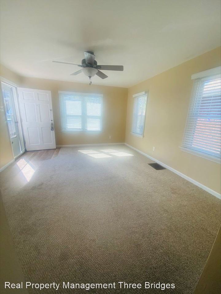 3208 Dix Ave - Photo 3 of 8