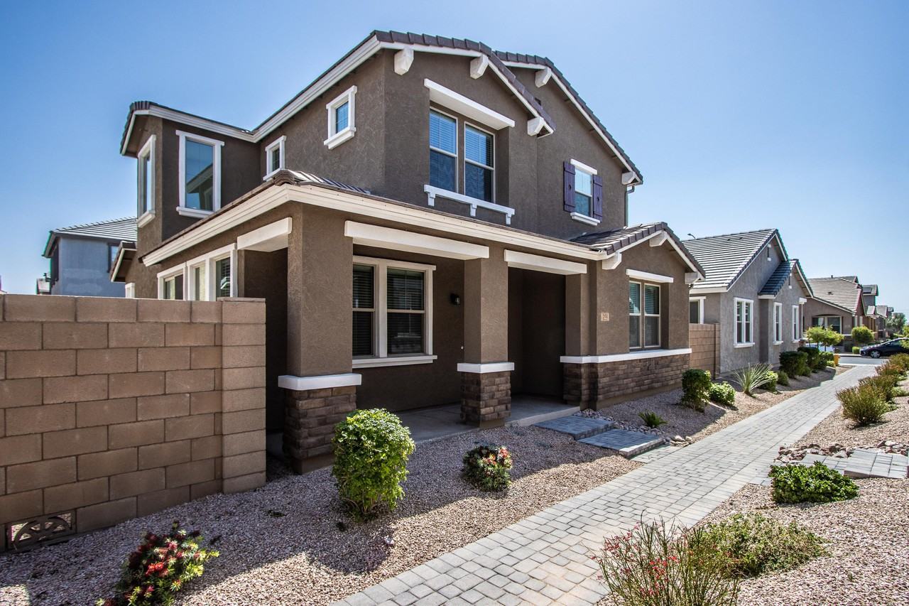 261 N Sandal - Photo 3 of 33