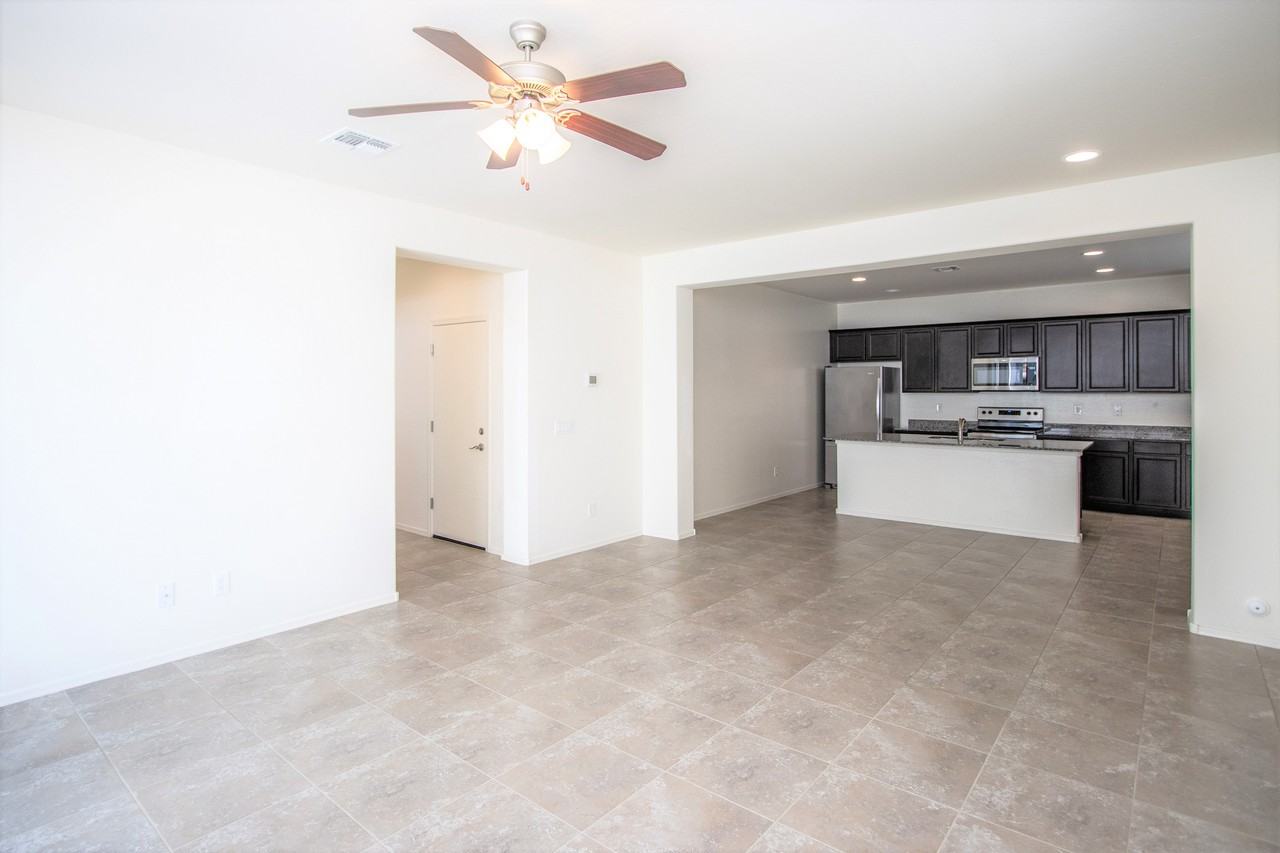 261 N Sandal - Photo 4 of 33