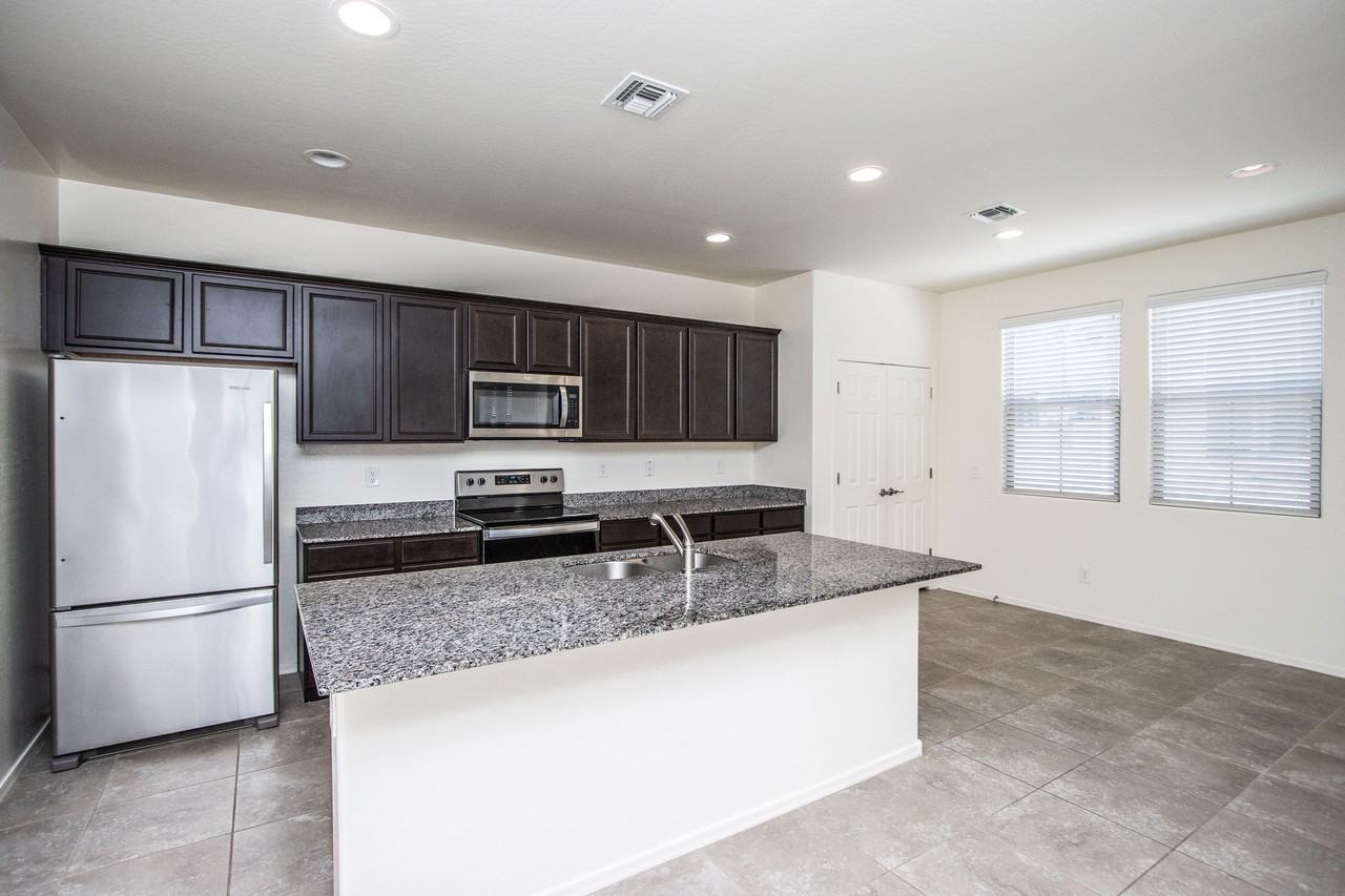 261 N Sandal - Photo 7 of 33