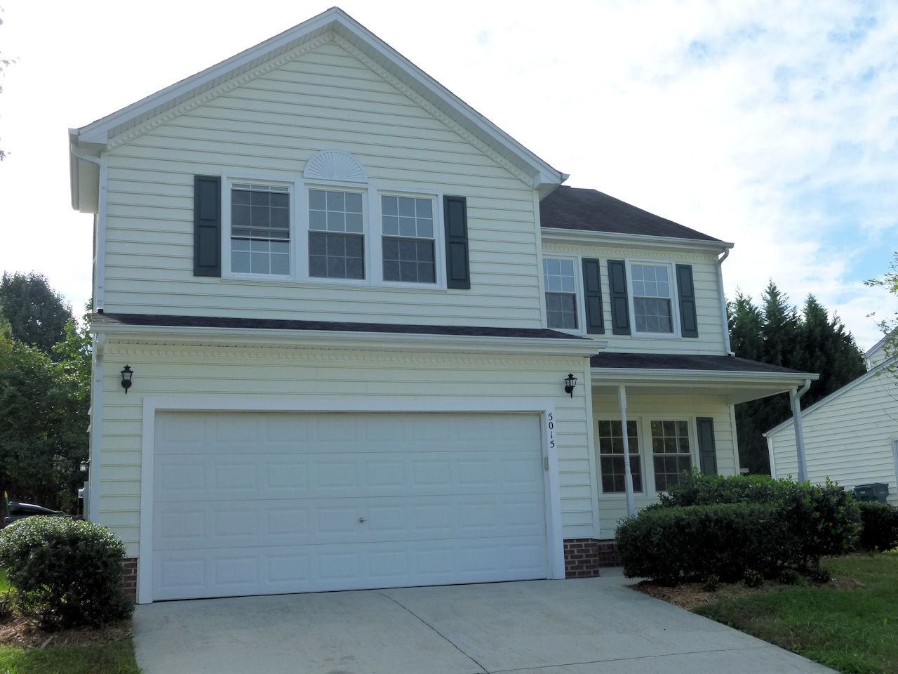 5015 Bridgewood Dr - Photo 2 of 15