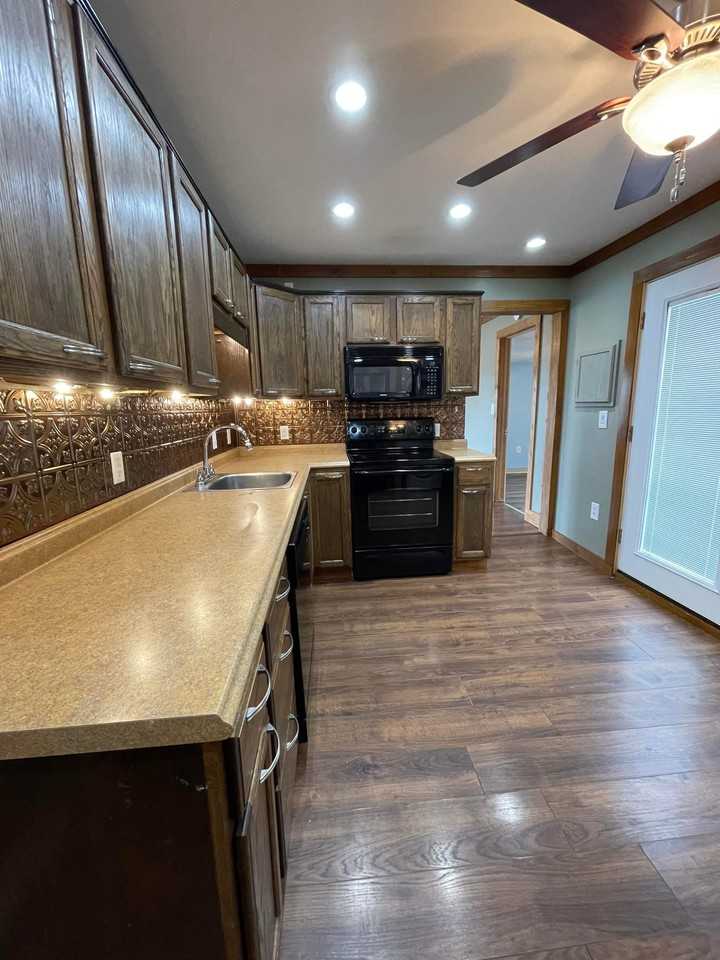 2509 S Webster St - Photo 3 of 23