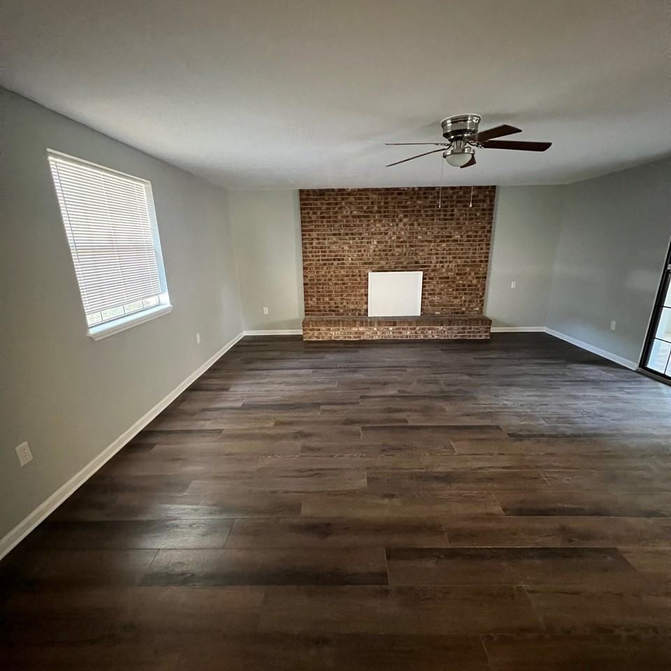 6139 Deepwood Dr E - Photo 3 of 17