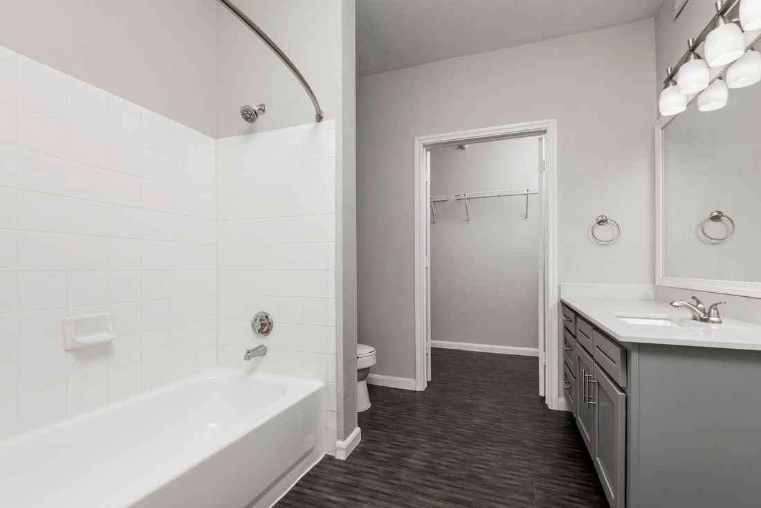 Ellie Apartments - Photo 4 of 45