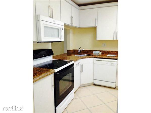 9531 SW 1st Ct #9531 - Photo 3 of 7