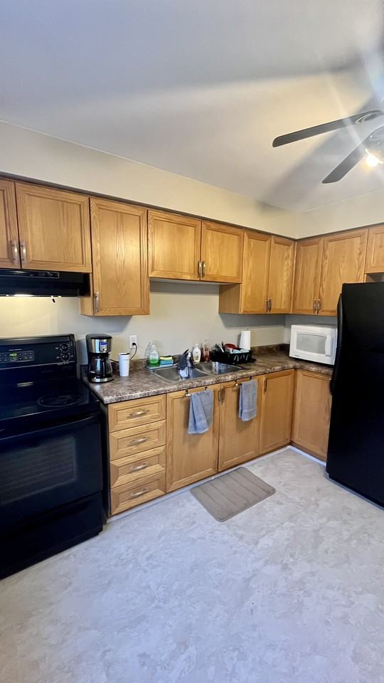 160 Lavina Cres #H - Photo 3 of 19