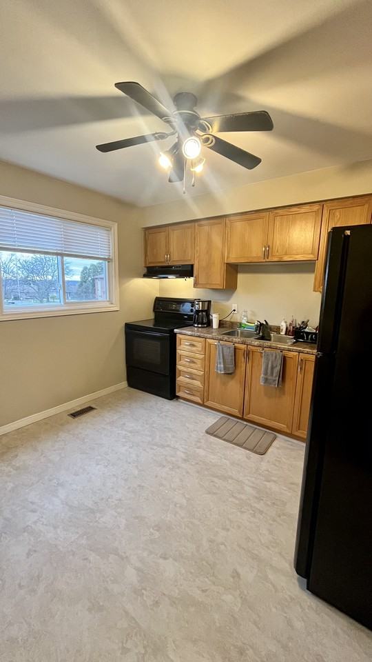 160 Lavina Cres #H - Photo 2 of 19