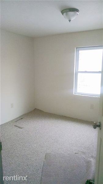 2327 Warren Ave - Photo 2 of 8