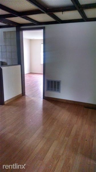 2327 Warren Ave - Photo 3 of 8