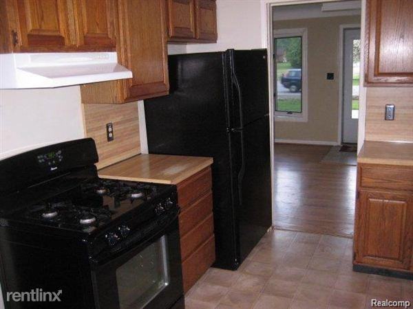 9744 Farmington Rd - Photo 2 of 13
