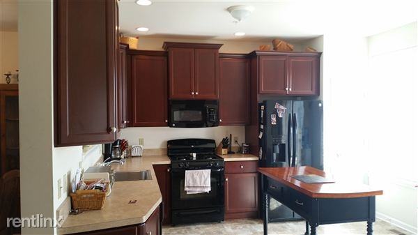 5447 Spring Ridge Dr W - Photo 2 of 12