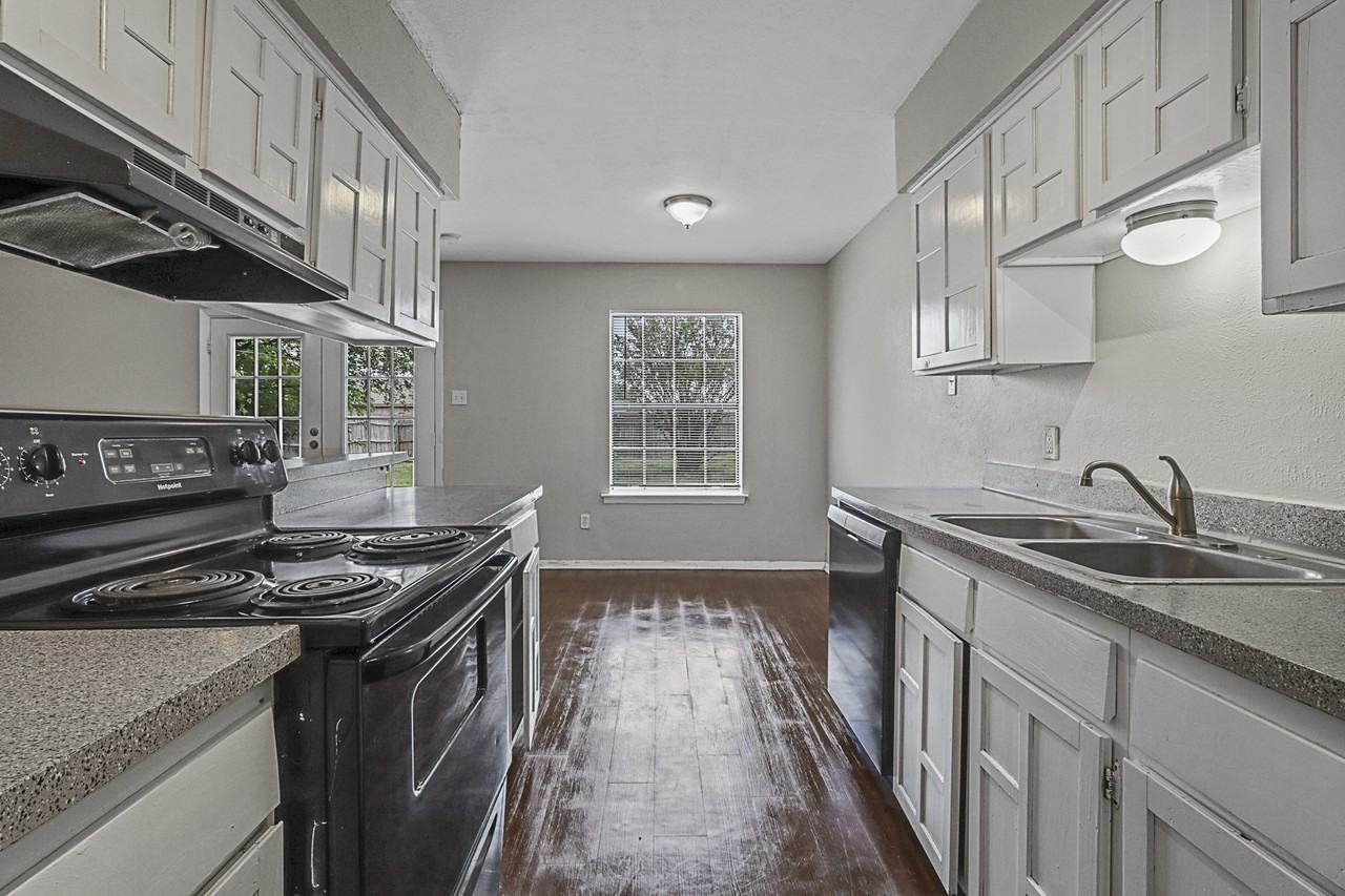 7012 Lincolnshire Ln #1 - Photo 3 of 15