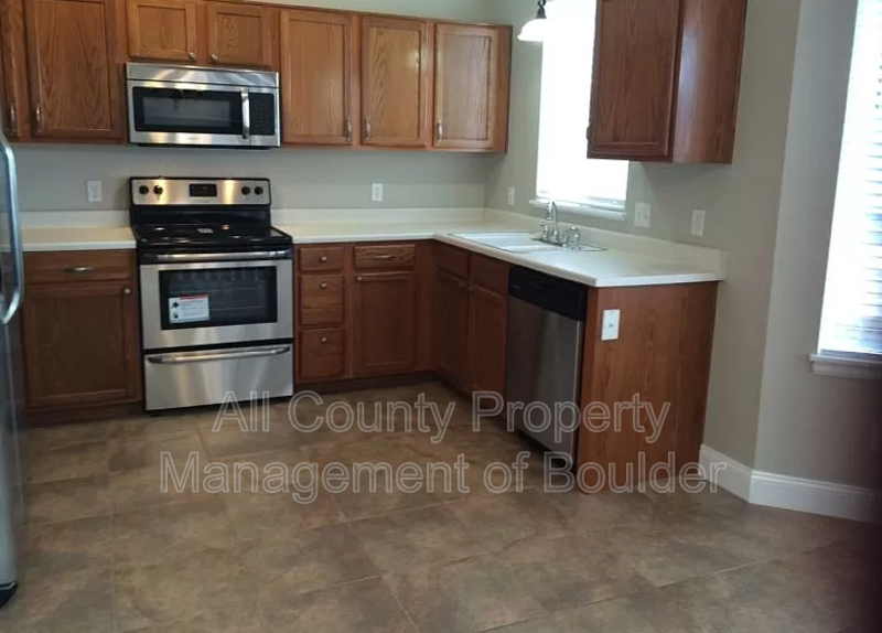 447 Tynan Ct - Photo 5 of 10