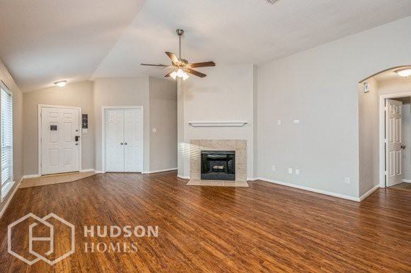 606 Moonwalk St - Photo 2 of 13