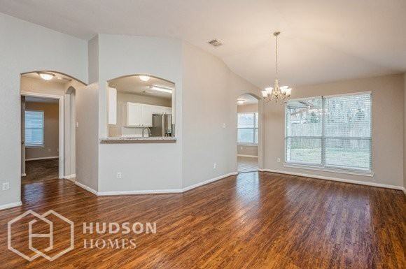 606 Moonwalk St - Photo 3 of 13