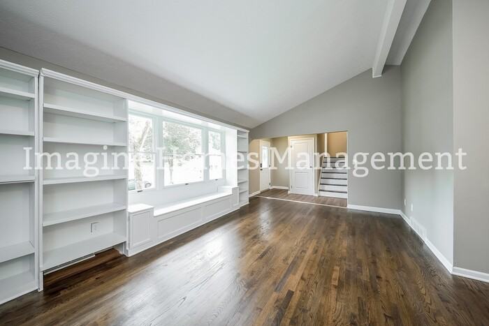 321 Chatham Dr - Photo 3 of 17