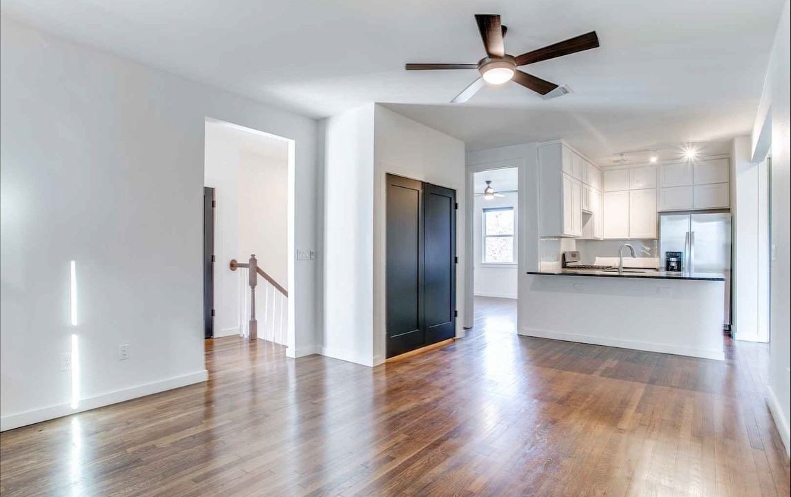 251 251 Natalen Avenue - 2 Upstairs #2UPSTAIRS - Photo 2 of 13