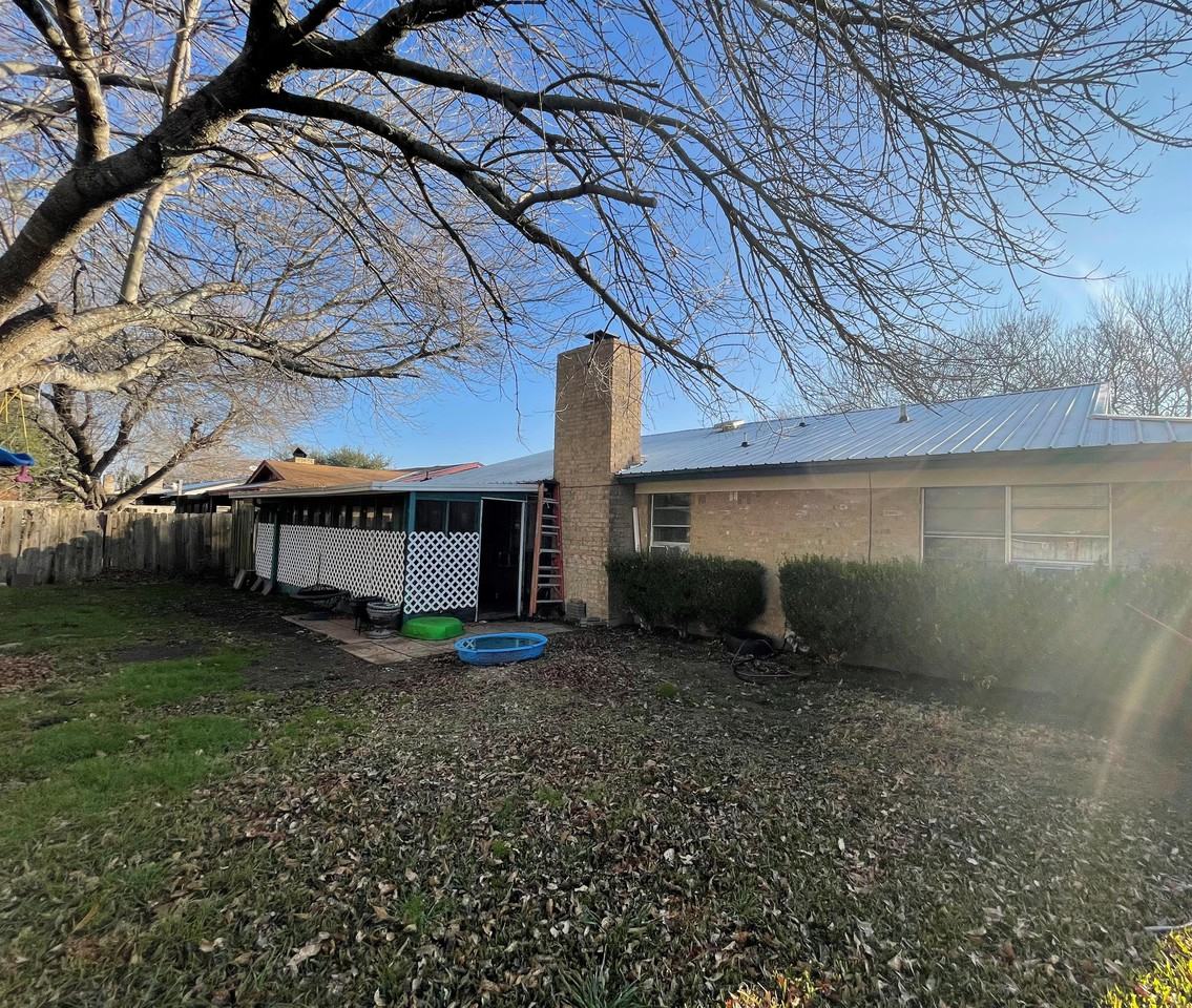 1903 Standridge St - Photo 2 of 16