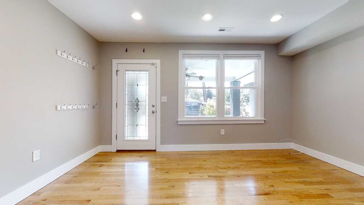 12 Hawaii Ave Ne #1 - Photo 4 of 34