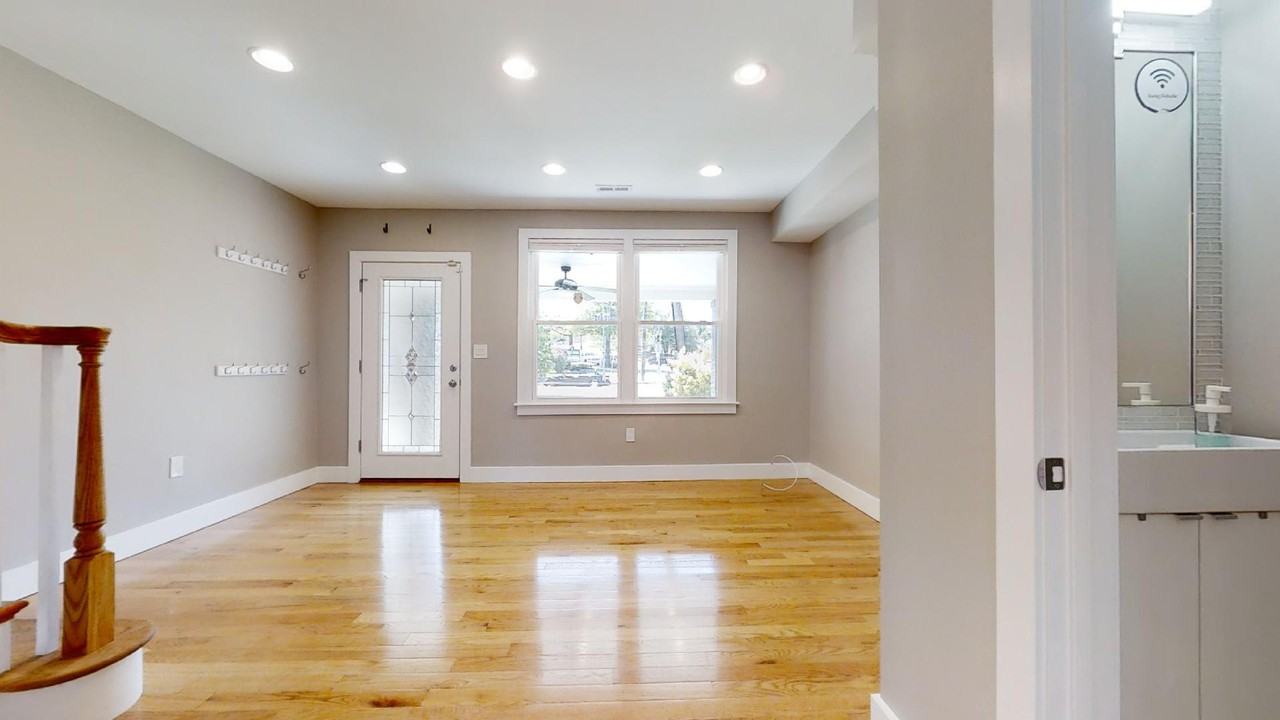 12 Hawaii Ave Ne #1 - Photo 5 of 34