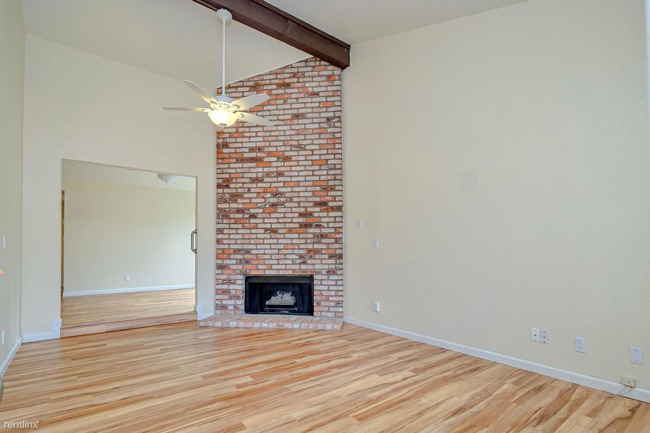 2318 E 8th St - Photo 2 of 16