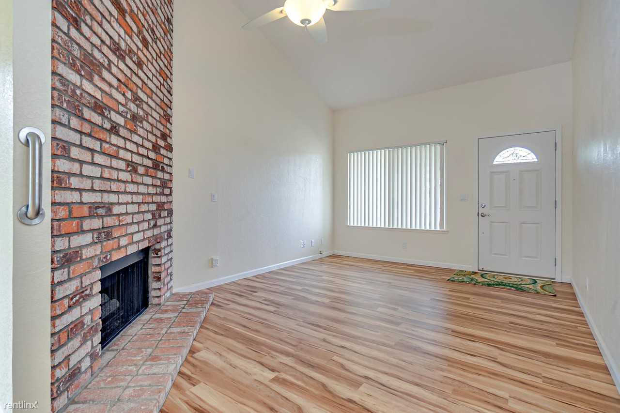 2318 E 8th St - Photo 3 of 16