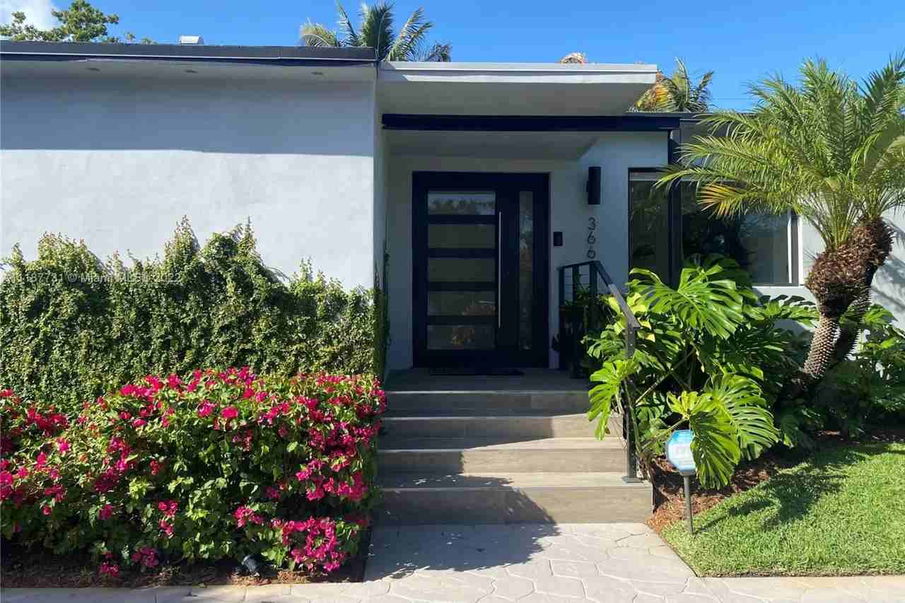 Sw 18th Ter - Photo 2 of 14