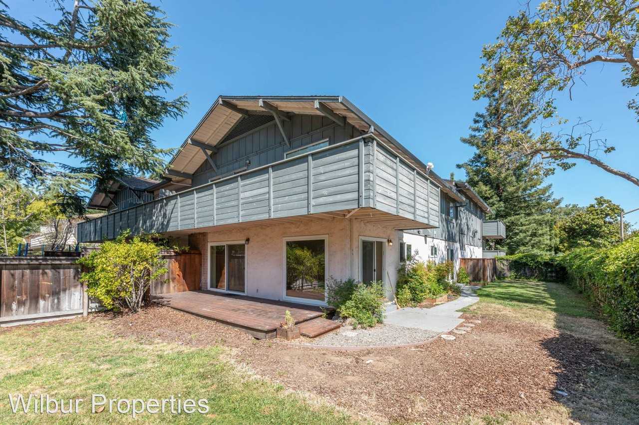 800 University Avenue - Photo 2 of 24