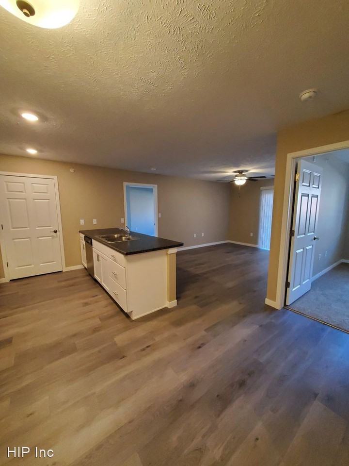 4301 N 24th St - Photo 3 of 21