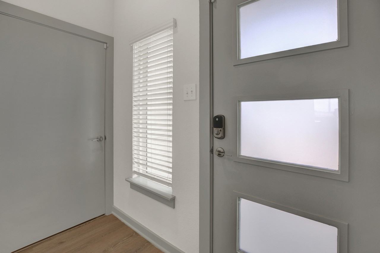 308 Robertson Rd - Photo 2 of 20