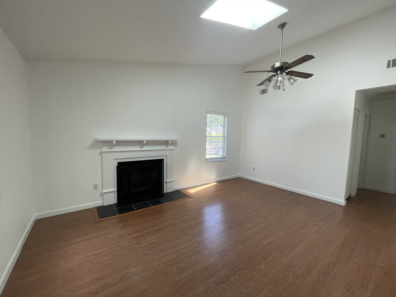 137 Manchester Rd - Photo 2 of 11