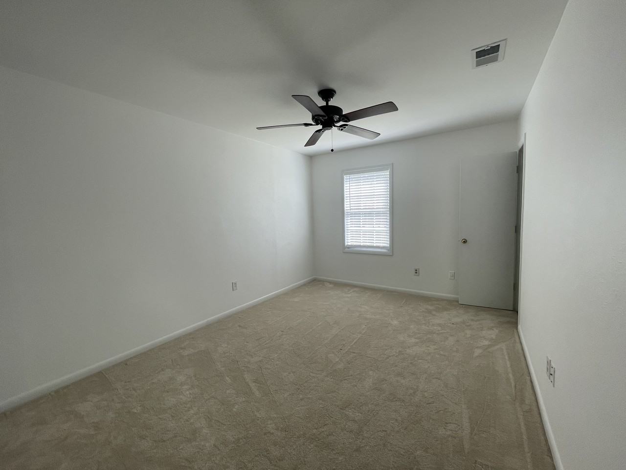 137 Manchester Rd - Photo 6 of 11