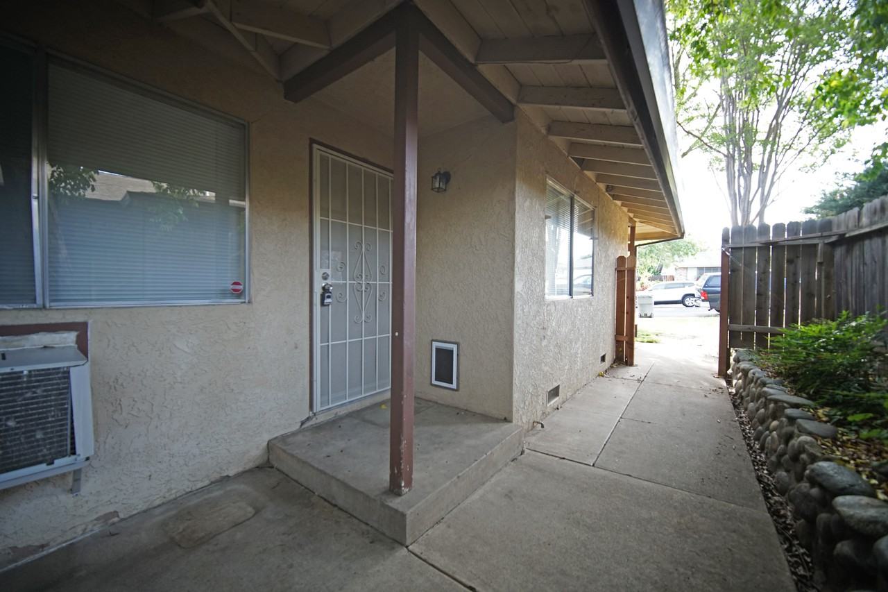 6252 Westwood Dr - Photo 3 of 17