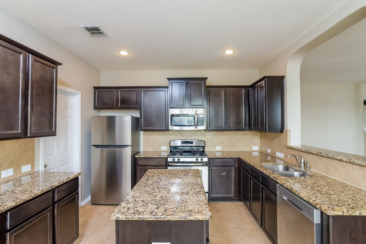 7052 Conroe Ml - Photo 3 of 15