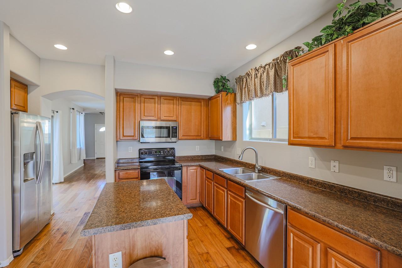 7324 N 90th Ln - Photo 4 of 31