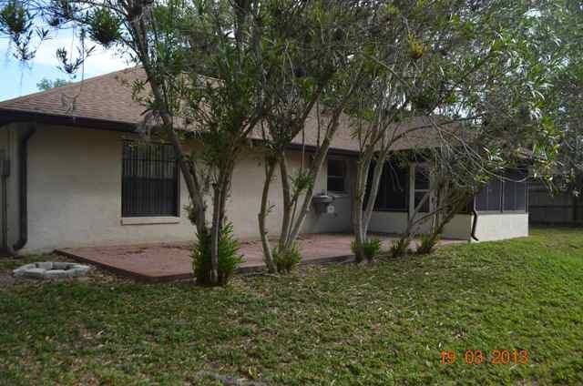 980 Sandle Wood Dr - Photo 2 of 12