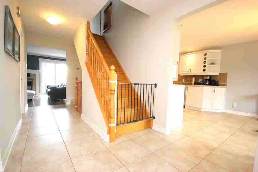 316 Cottonwood Cres - Photo 2 of 12