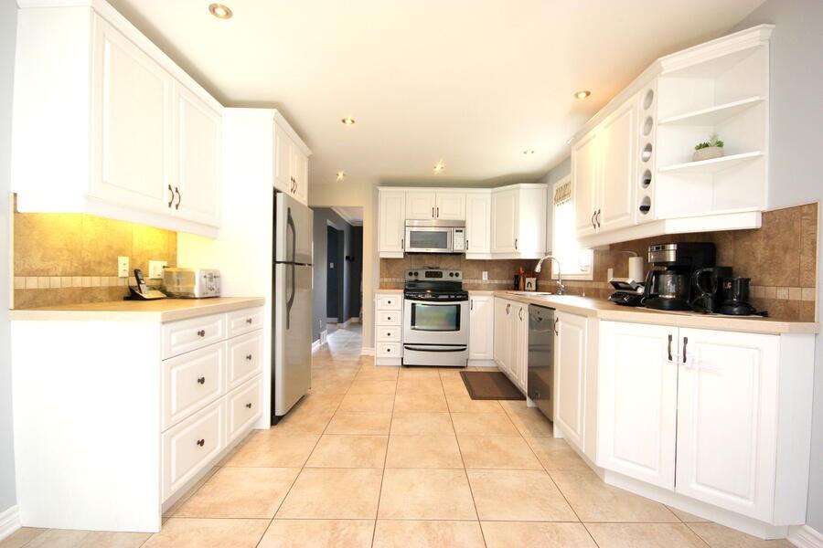 316 Cottonwood Cres - Photo 3 of 12