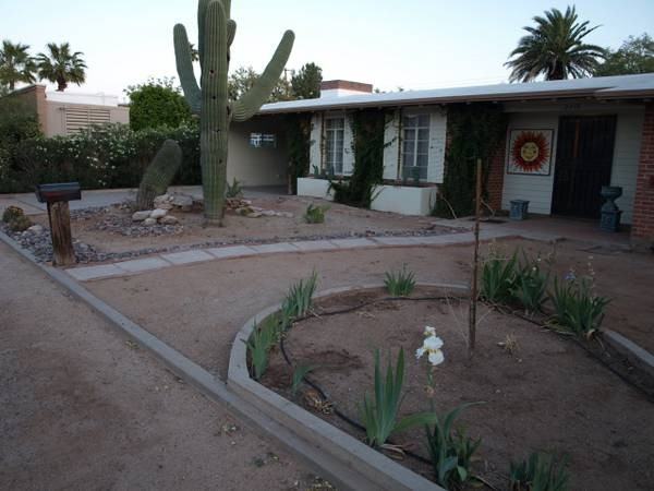 2216 E Waverly St - Photo 2 of 24