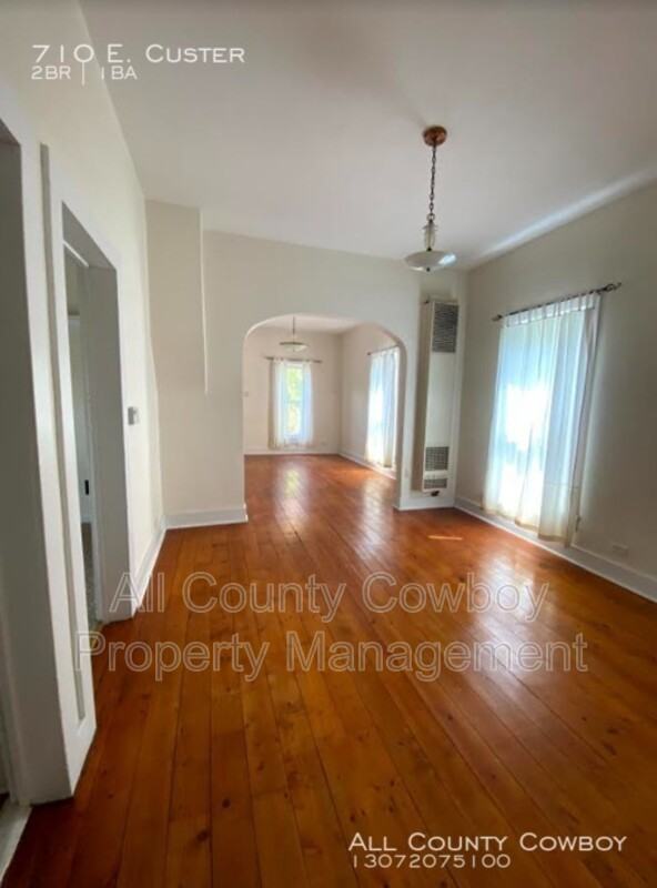 710 E Custer St #710 - Photo 2 of 7