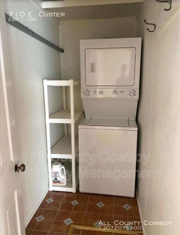 710 E Custer St #710 - Photo 3 of 7