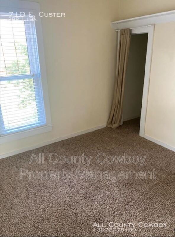 710 E Custer St #710 - Photo 4 of 7