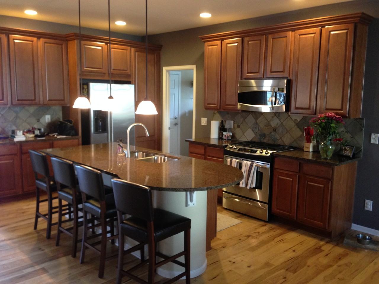 1048 Eichhorn Dr - Photo 3 of 6