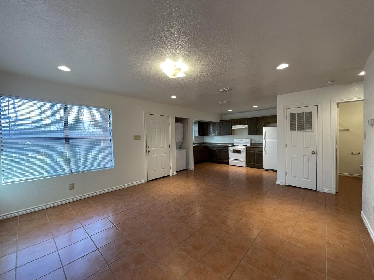 1721 Quintana Rd #202 - Photo 5 of 19