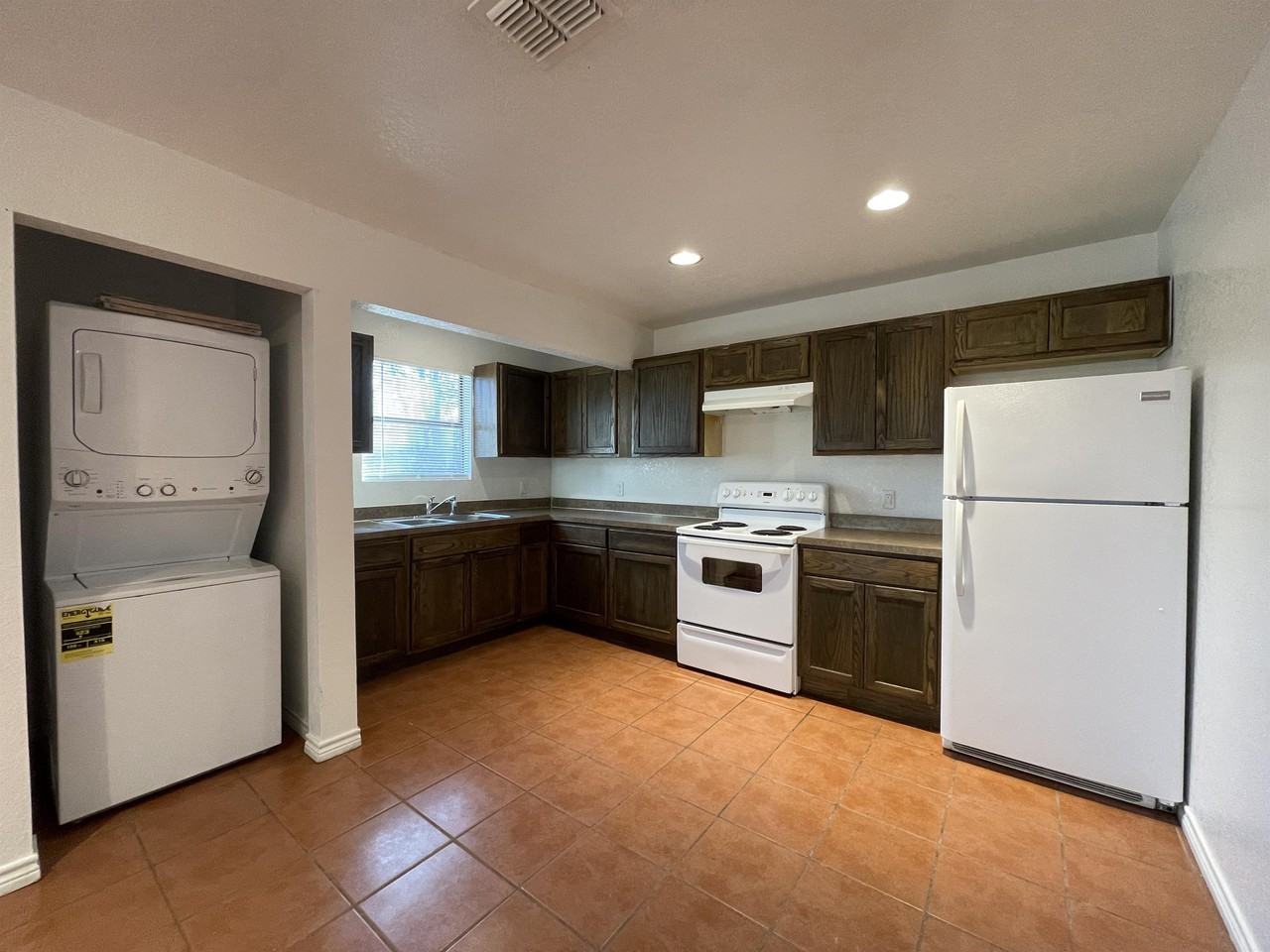1721 Quintana Rd #202 - Photo 6 of 19
