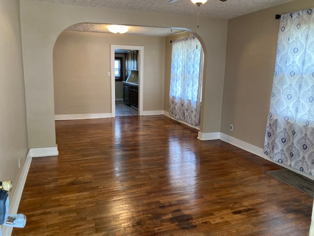 820 S Fern St - Photo 2 of 16