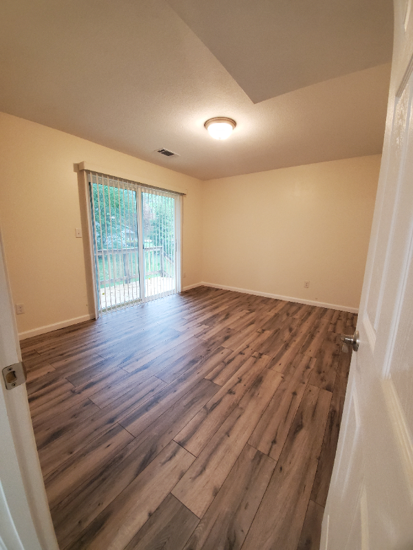 2083 Maplewood Rd - Photo 3 of 7