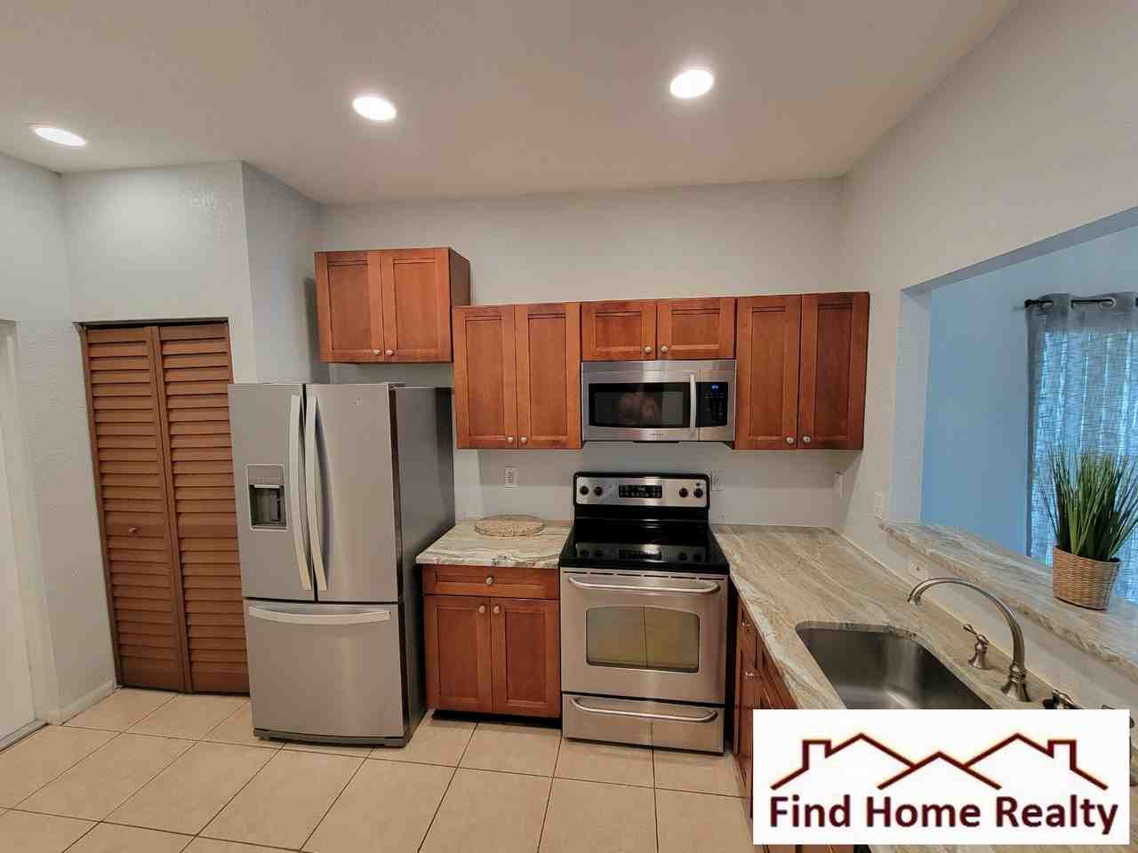 197 Northwest Eller Street - Photo 4 of 12