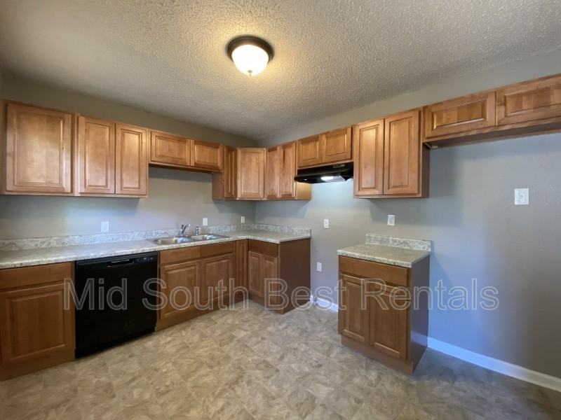 1056 S Highland St - Photo 4 of 8